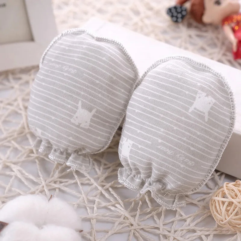5 pairs of infant mittens